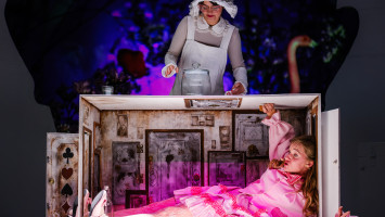 Propozycja lekcji wprowadzającej przed spektaklem „Alicja w Krainie Czarów”