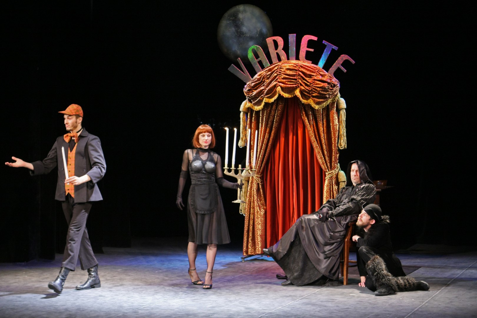 Mistrz I Małgorzata Streszczenie Szczegółowe Mistrz i Małgorzata. Spektakl w teatrze Groteska w Krakowie.