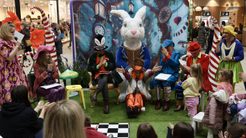 Alicja w Krainie Czarów w Galerii M1